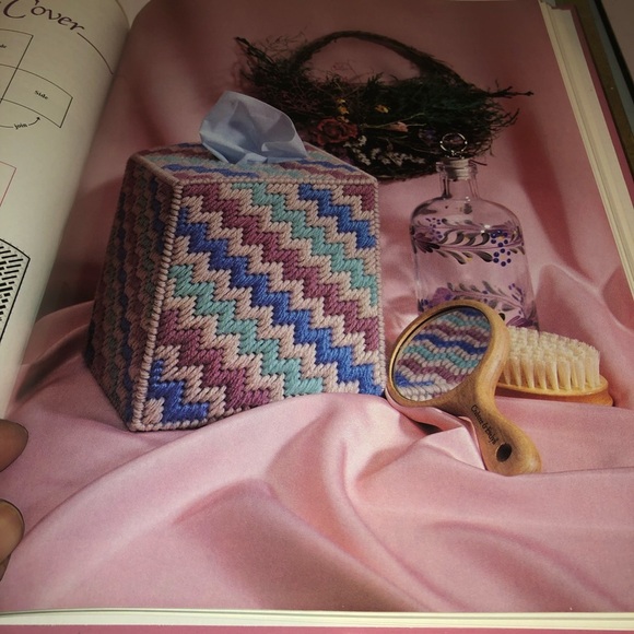 A Treasury of Needlecrafts- over 100 easy-to-make projects- hardcover - - Picture 9 of 10